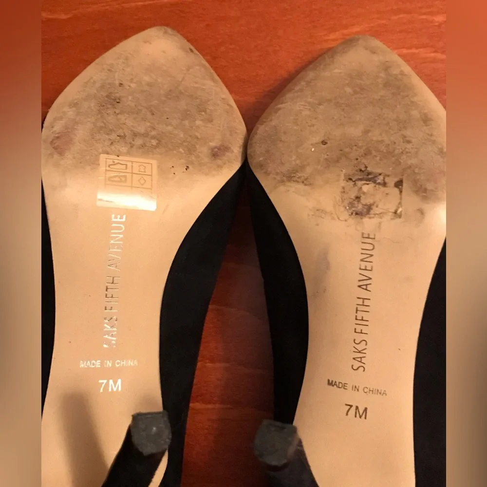 Saks Fifth Avenue Black Pumps - Picture 3 of 6